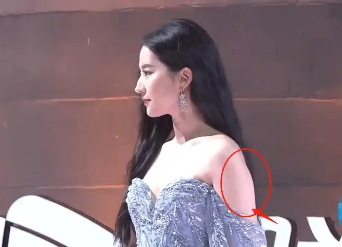 刘亦菲身材肥胖,俨然一个发福大妈,粉丝还称仙女不肯面对现实!