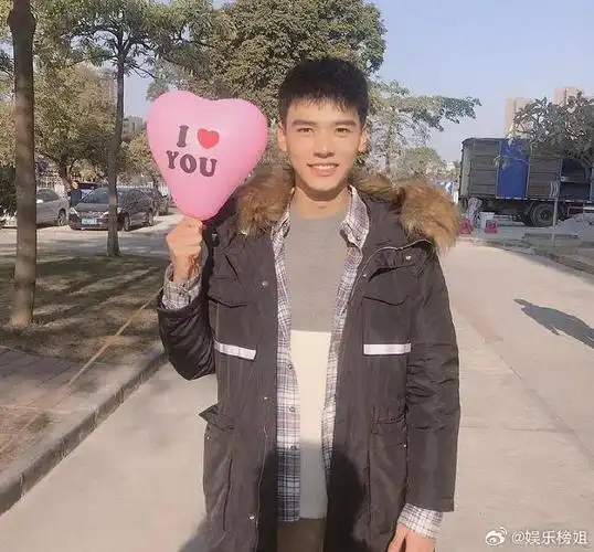 龚俊素人时期旧照