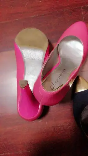 都有微磨损,因不太会穿高跟鞋.