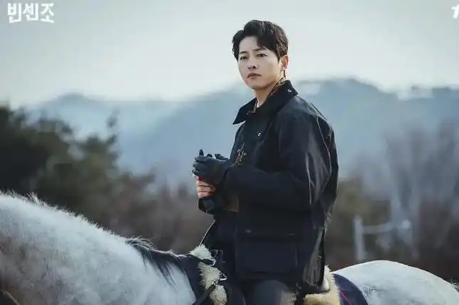 ">文森佐》中的角色,由<a target="