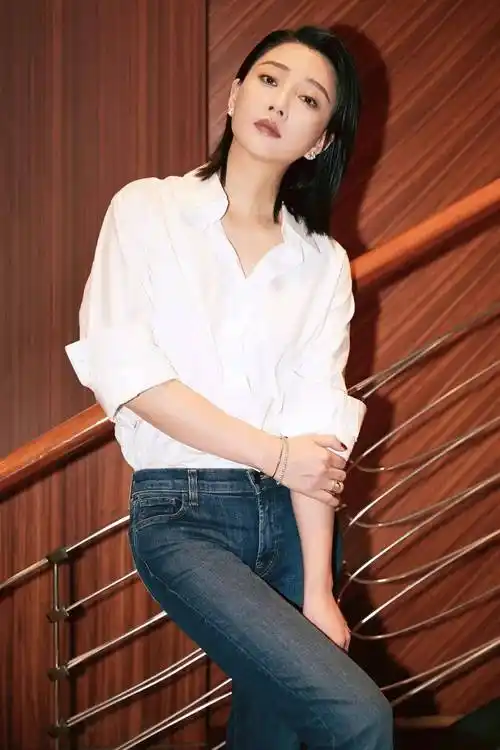 演员殷桃人世间中的她定义新性感