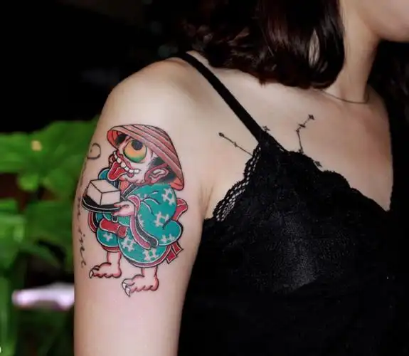 女生大臂纹身图集手臂纹身个性图片3