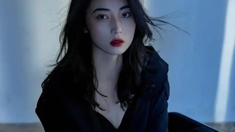 性感撩人的高冷气质美女,高清壁纸图片,大陆美女-回车桌面