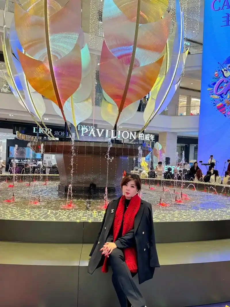 90大连柏威年的圣诞氛围遥遥领先呀.