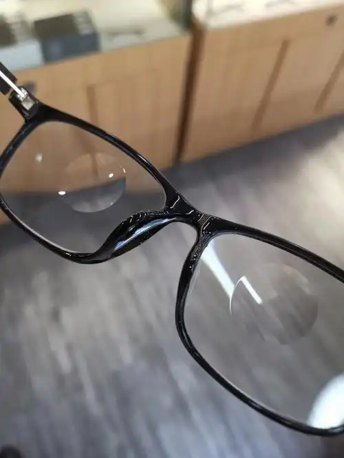 这是一副ufo眼镜