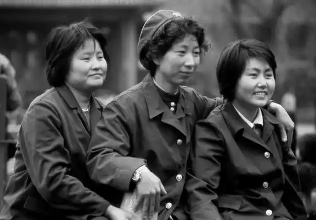 90年代老照片:图1是童年的记忆,最后一张图是当时的蓝领