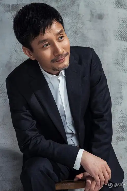 高清:"影视怪咖"田小洁写真彰显老干部风