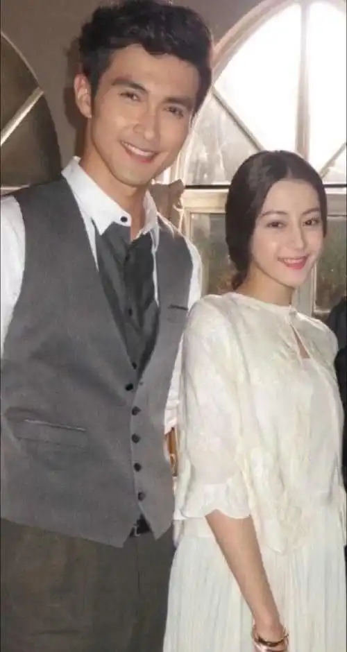 热巴高伟光早年同框合影,当年跟现在对比,网友感叹老的真是很快