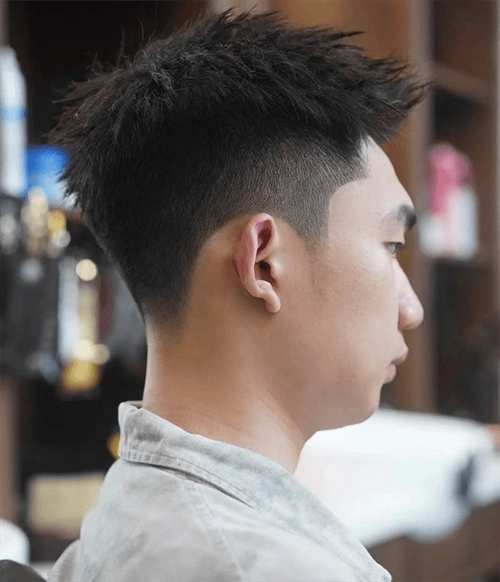 前刺发型钢夹烫 ,清爽干净,帅气阳光.