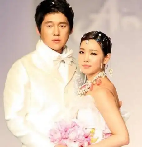 【图】李宥利和老公婚纱照欣赏 揭秘二人婚恋经历