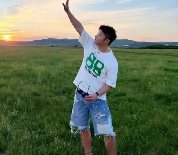 网红白小白疑似将彻底跳槽外站,放话:等认证成功,就去那边直播_ks