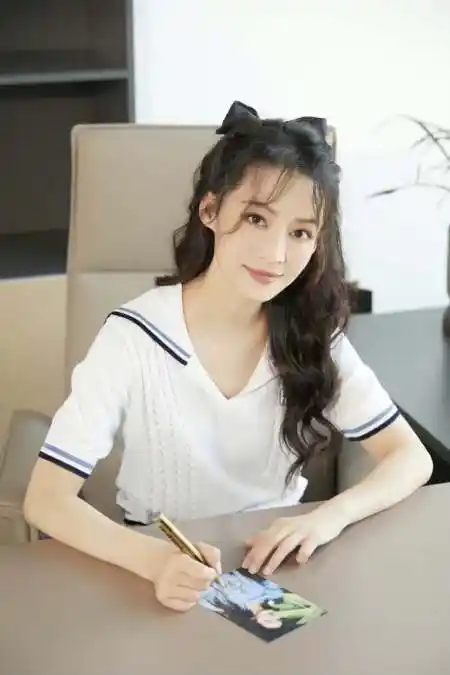 徐璐捂嘴,李晨退出,李沁假装没看到3-度小视