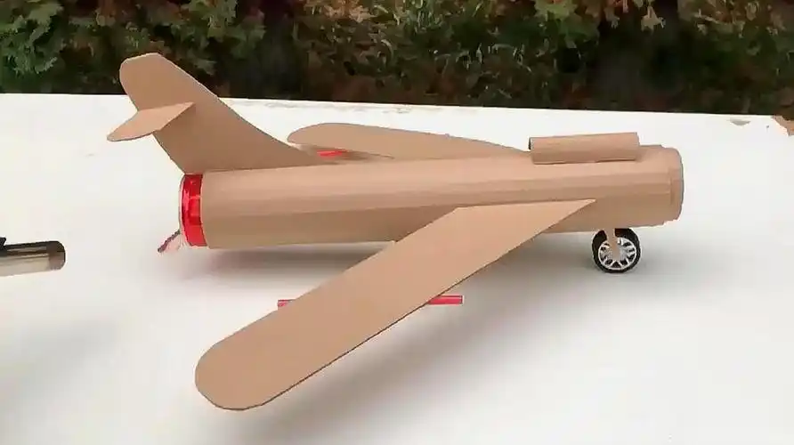 纸箱飞机制作手工简单易学,来看看易拉罐和硬纸板做的飞机模型吧-生活