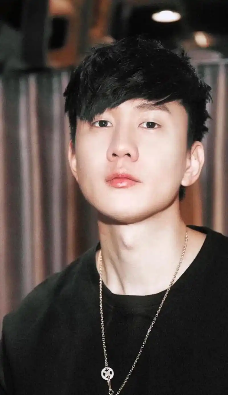 不心动挑战来喽 一些很有男友感的照片 老婆们请存!#林俊杰 - 抖音