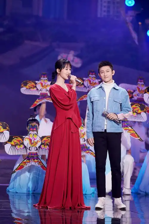 杨紫张一山同台献唱《北京我的爱》 动听歌声中包含了对北京浓浓感情