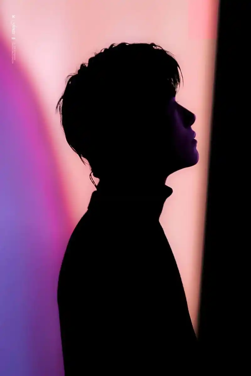 易烊千玺剪影,精雕细琢侧颜千