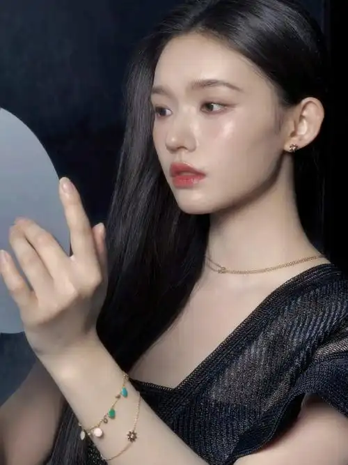 来抄林允的美白作业