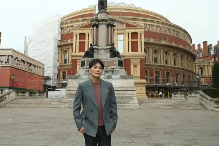 张信哲未来式伦敦官宣用华语音乐打开西方音乐大门