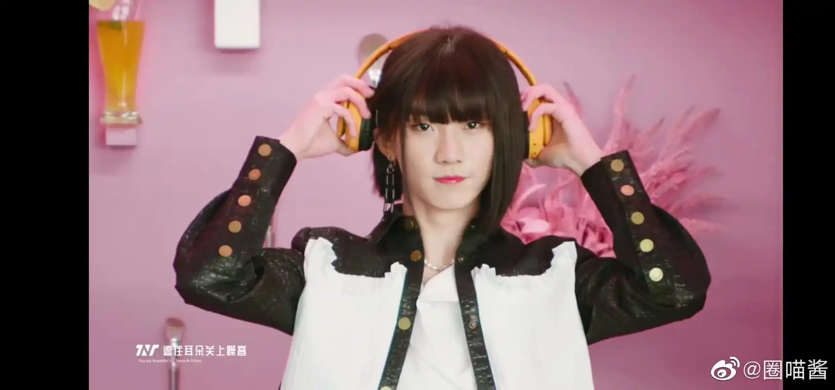 时代少年团新歌《姐姐真漂亮》mv来啦,成员们大胆挑战女装造型,你觉得