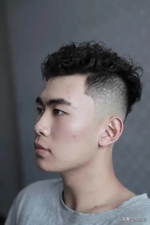 男生烫发一般多少钱(男士发型不要太夸张) - 价格百科