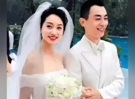 朱亚文沈佳妮夫妻俩婚纱照