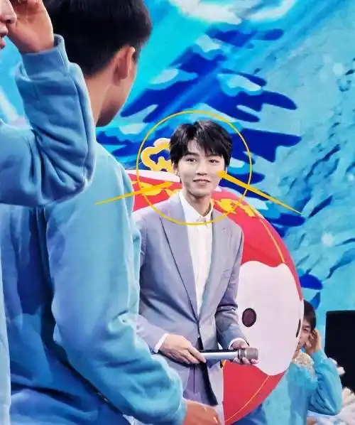 王俊凯圆润王源反倒瘦了,同天的生图,两人的状态却变化很大_关晓彤