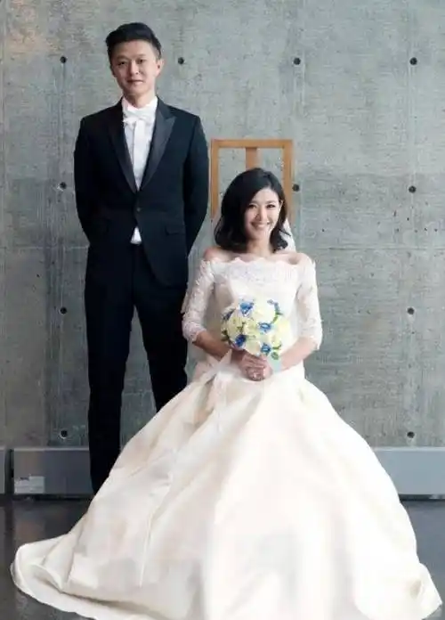 原创凭一首鸭子横空出世26年过去了苏慧伦如今怎么样了