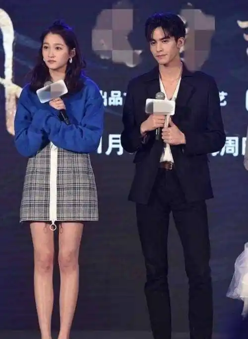 22岁关晓彤身材高挑,私服衣品"开挂",高个女生穿搭教科书_身高_少女