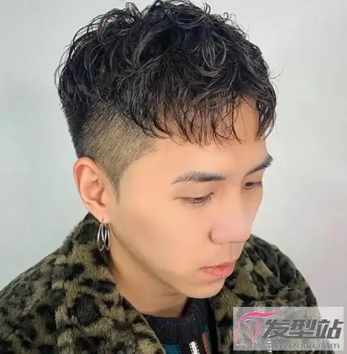 2021时尚男生烫短发推荐头发不染直接烫帅气爆表