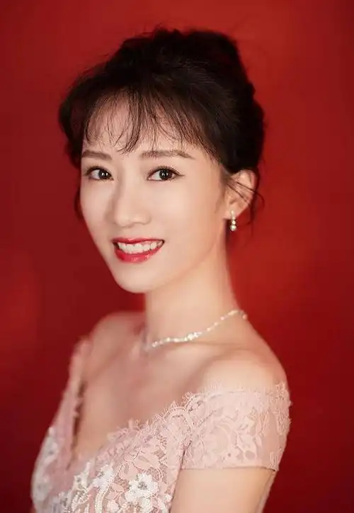 李念在蜗居的剧照,嫁大14岁富豪老公