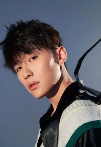 男演员代旭青春帅气活力十足时尚写真