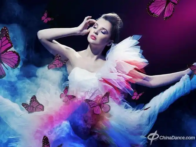 "而性感并不等于暴露,而是一种勾人心魄的气场,一起欣赏这些舞蹈壁纸