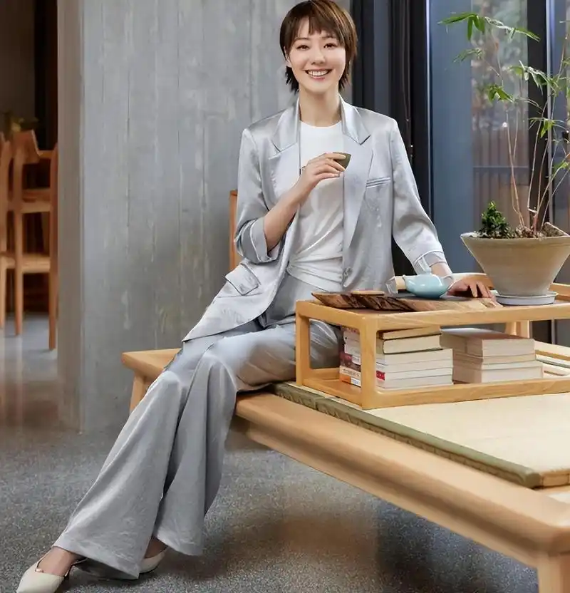 央视主持人王冠:出道便得李咏赏识,离开央视5年,今40岁仍单身