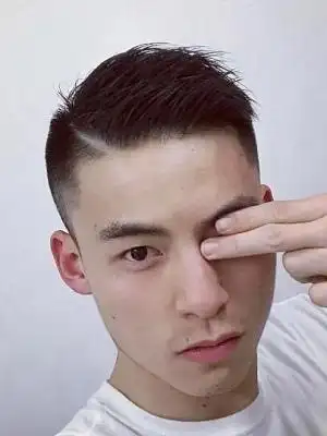 男生薄短发
