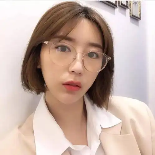 发型戴眼镜女生的短发