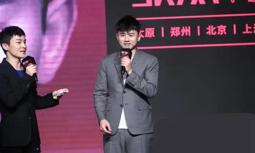 奶爸张杰2018未live巡演发布会在京举行温柔表白谢娜
