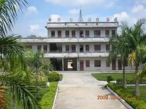 在平定,那些年一起上过的学校,绝版珍藏老照片看完流眼泪!