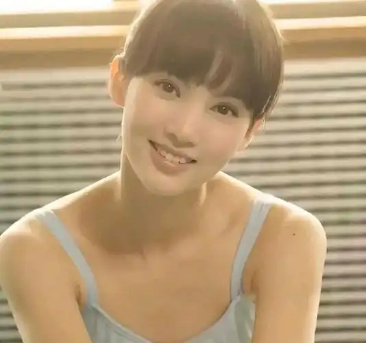 刚出道时的金晨真的很漂亮,也很可爱.