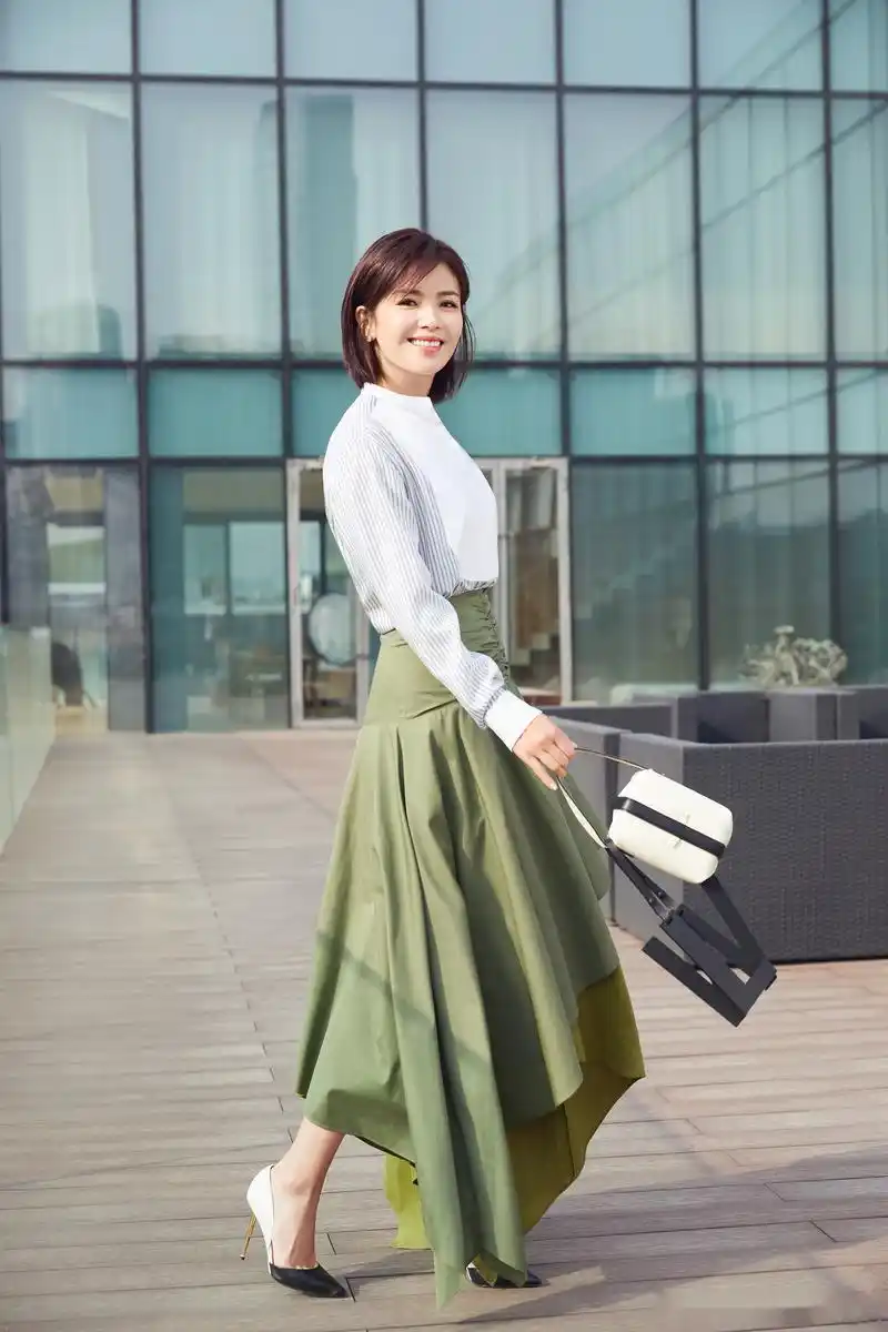 刘涛 | 街拍  boss解锁暖春最新穿搭!