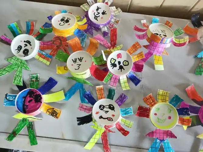 东关蓓蕾幼儿园大二班手工《纸杯变一变》