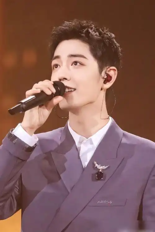 肖战4次登上星光大赏每次都有大变化16年站角落20年是王者