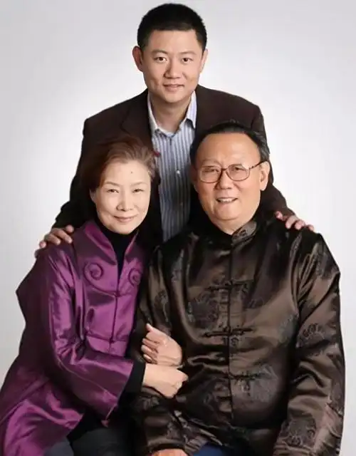 老戏骨吕中与吴桂苓恩爱53年女儿是国家栋梁儿媳是国际影后