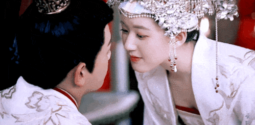 小个子接吻时最让男生反感的3种行为,90%女生都做过,而你却不知道.