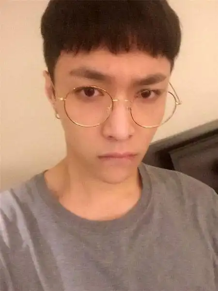 张艺兴锅盖头图片 张艺兴齐刘海发型图片