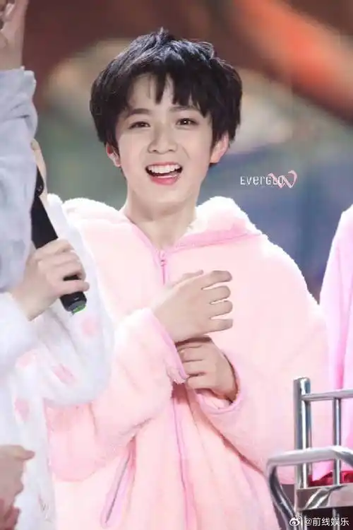 刘耀文变化好大,但是又好像都没有变