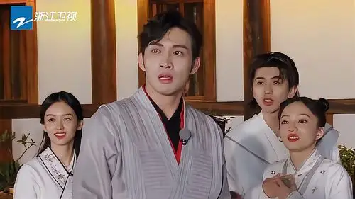 张彬彬被大家攻击,现场高歌一曲