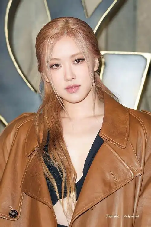 离开yg后,blackpink意外情况不断,jennie在机场面露