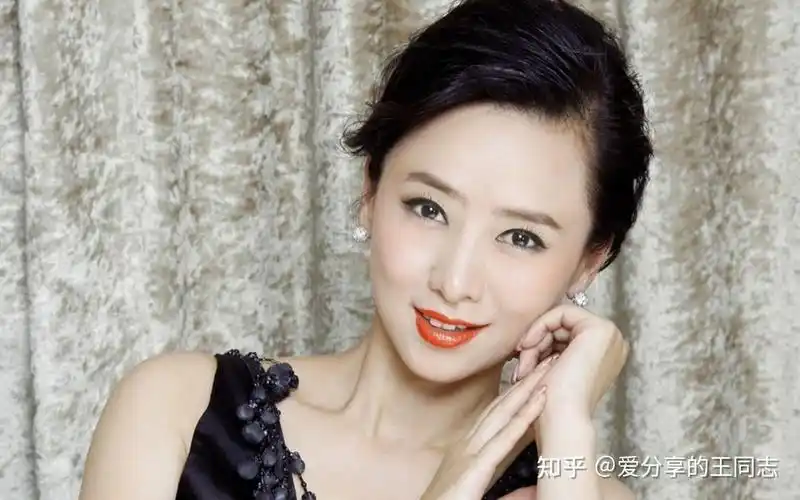 93婊98们,姨太以为这句话是前段时间景甜在微博上晒出与翁虹的