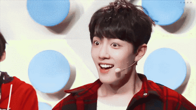 肖战又圆又大的眼晴