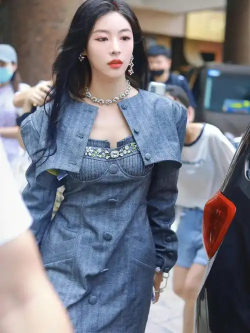 孙芮inlefame彩钻收腰正装连衣裙